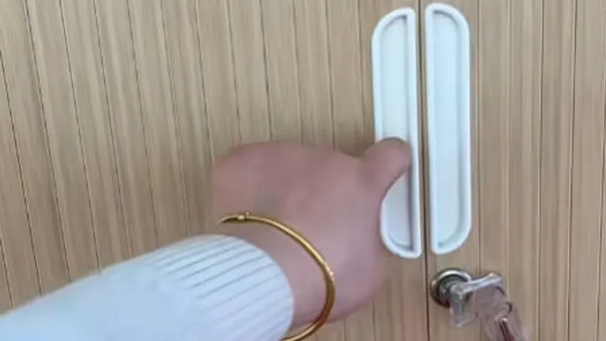 Sliding Shutter Door Key Display